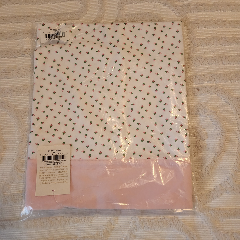 The Beaufort Bonnet Company Port Royal Rosebud Print Pillowcase
